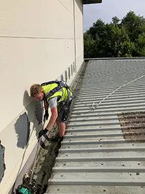 Washington Industrial Roofing gutter cleaning